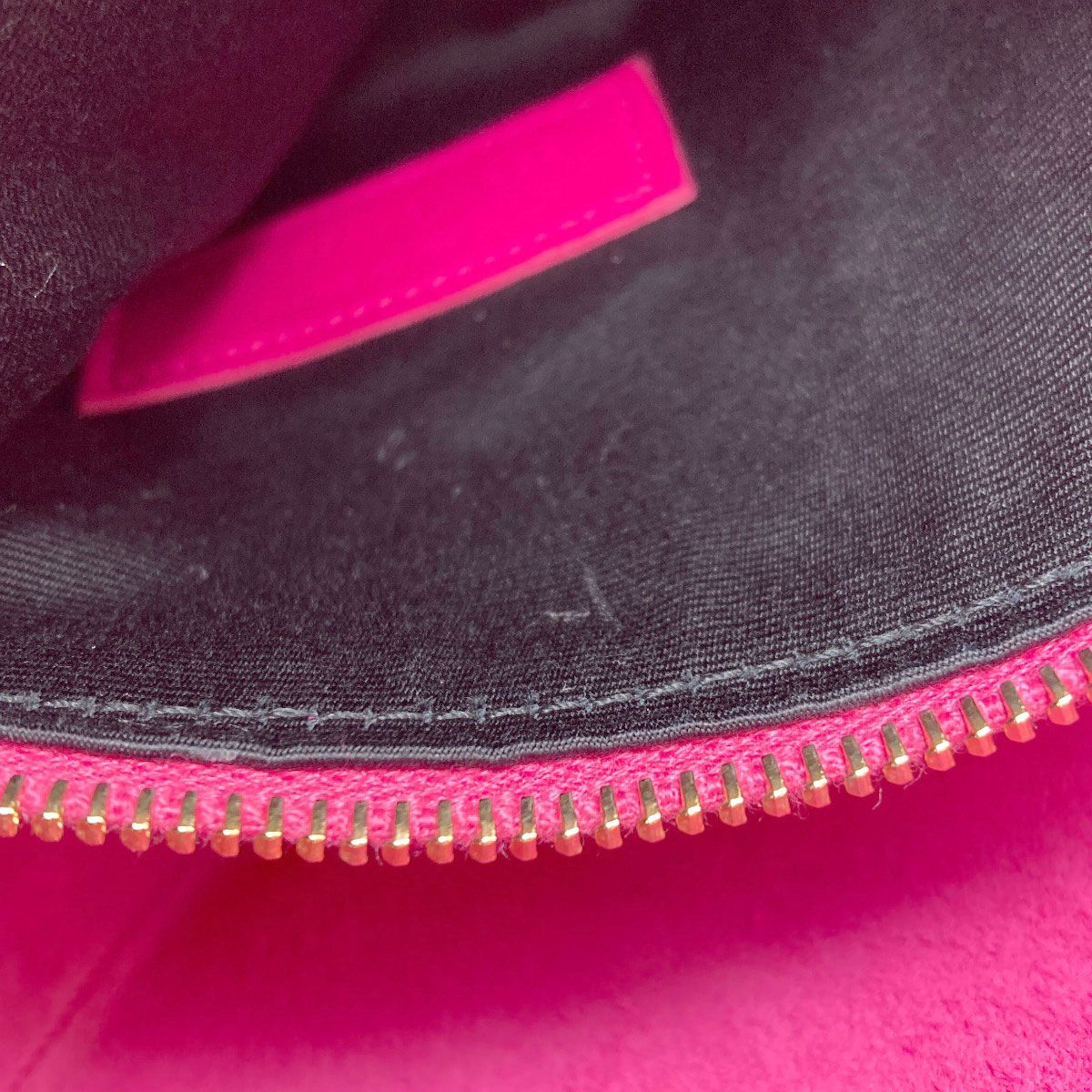 Saint Laurent Cassette Cassandra Handbag Calfskin — view 7