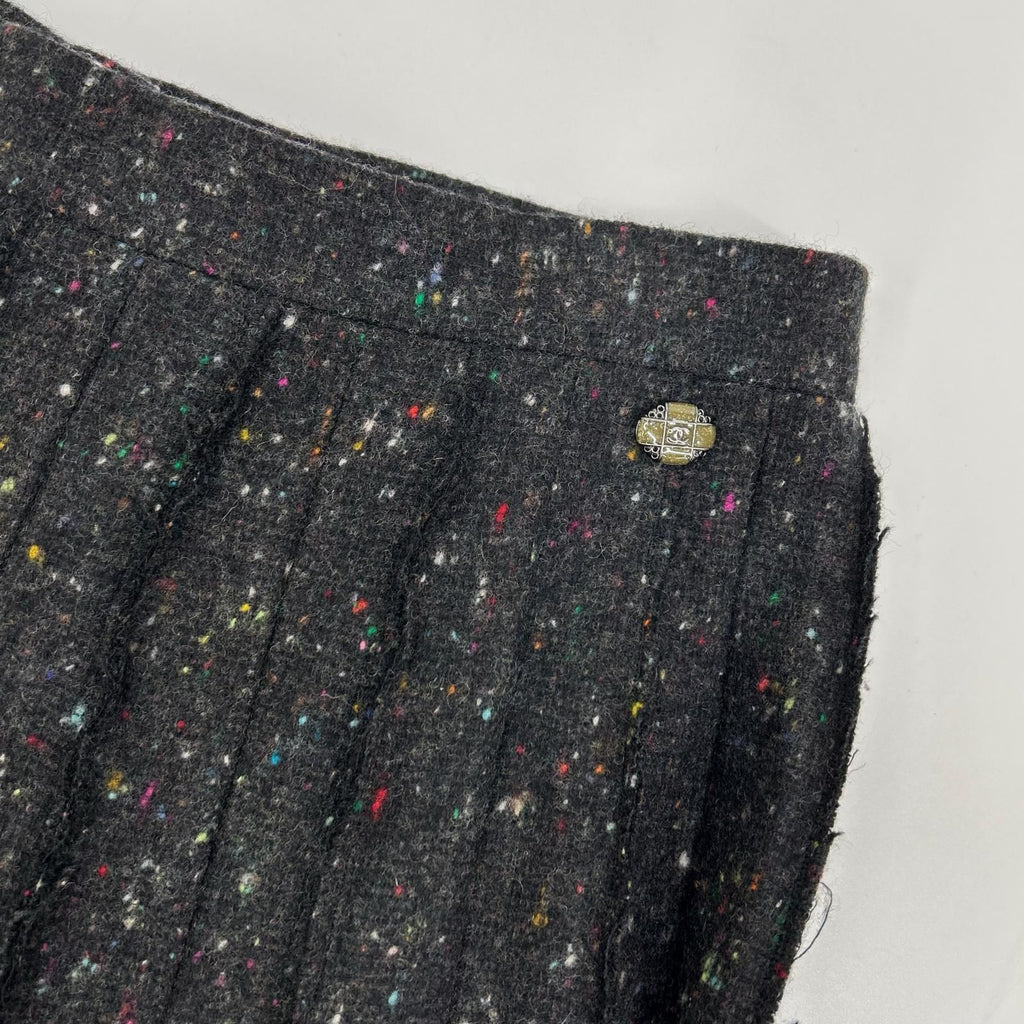 Chanel Wool Pleated Skirt 38 — view 6