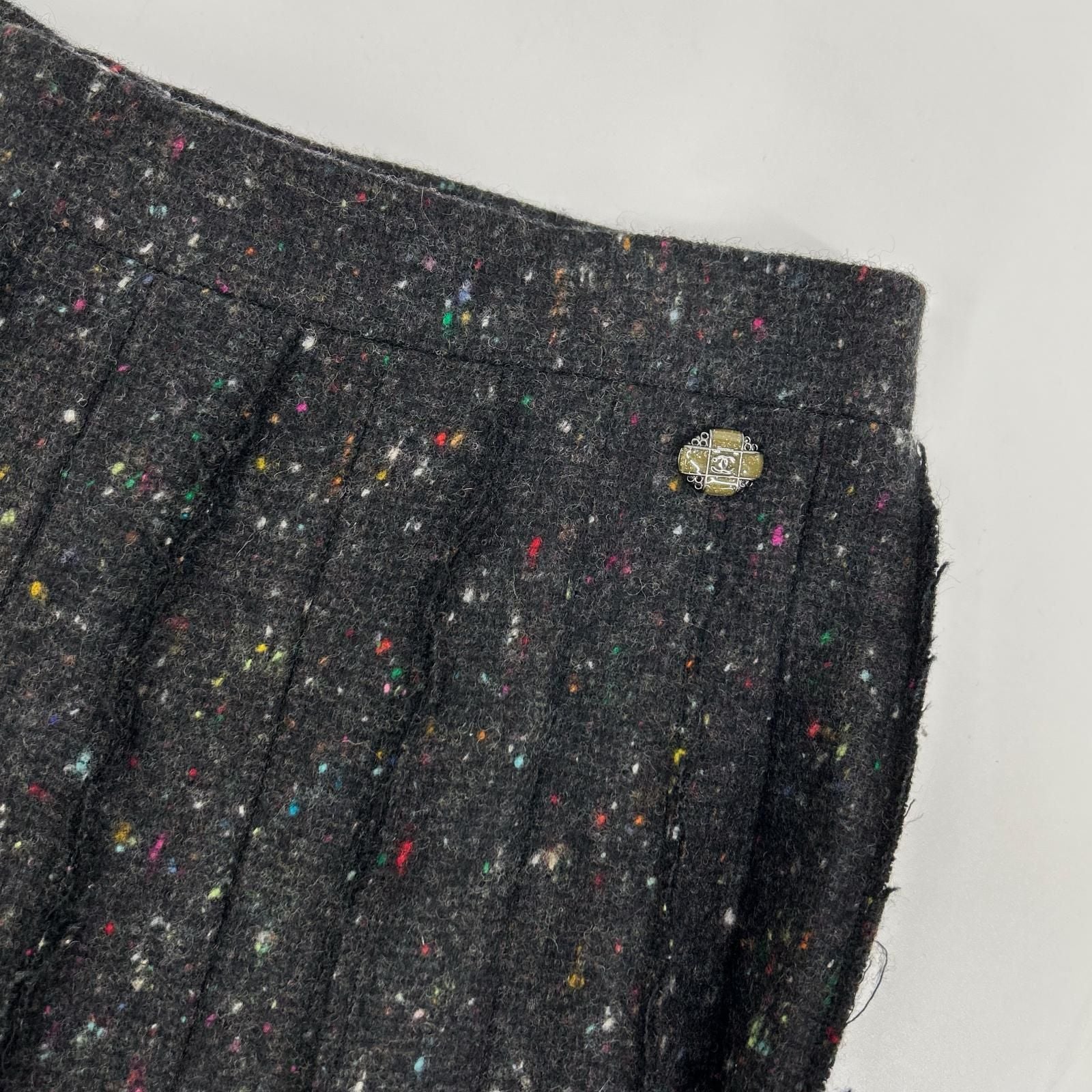 Chanel Wool Pleated Skirt 38 — view 6