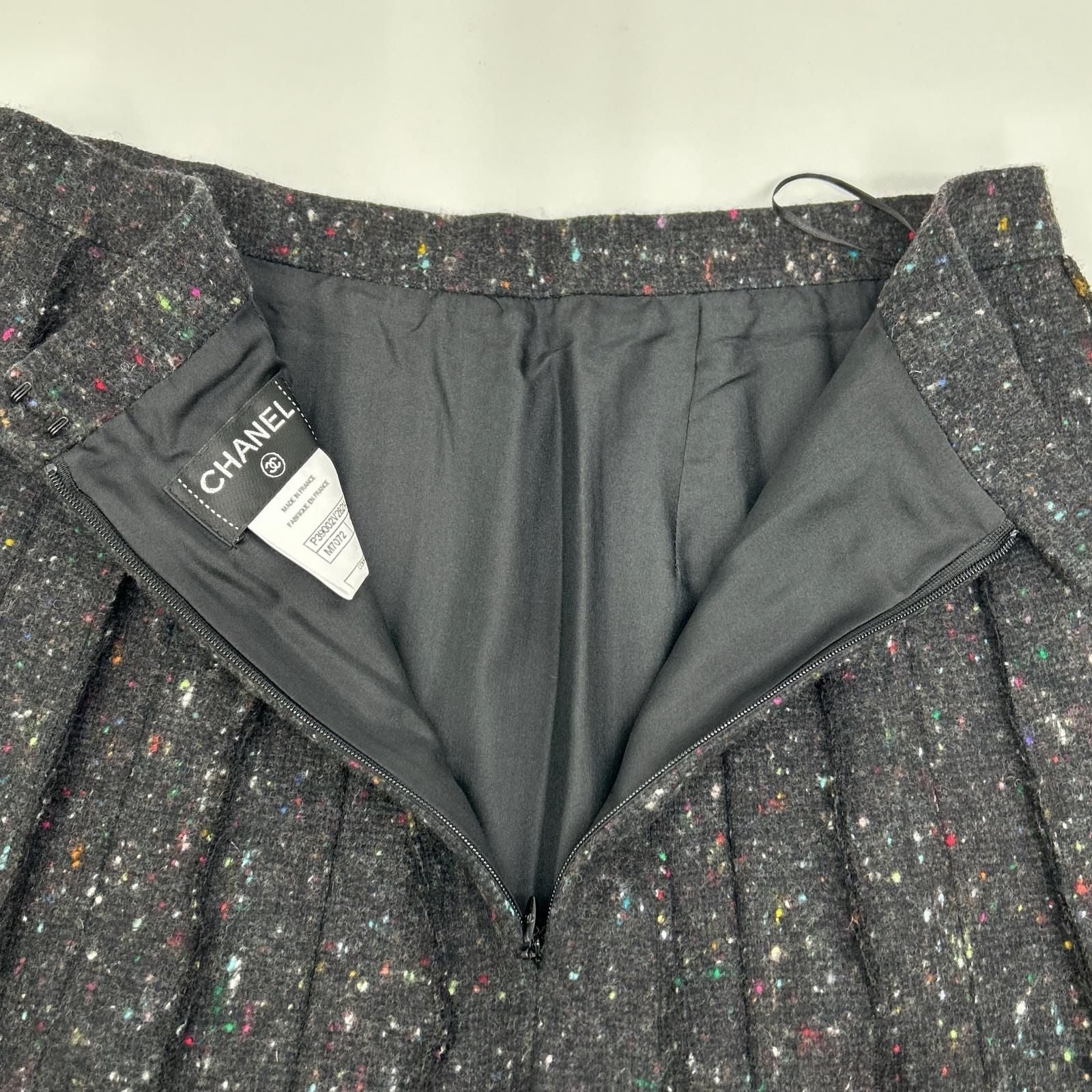 Chanel Wool Pleated Skirt 38 — view 8