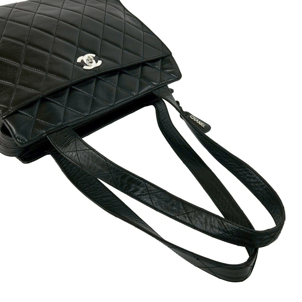 Chanel Quilted CC Logo Lambskin Shoulder Bag Tote Black — view 4