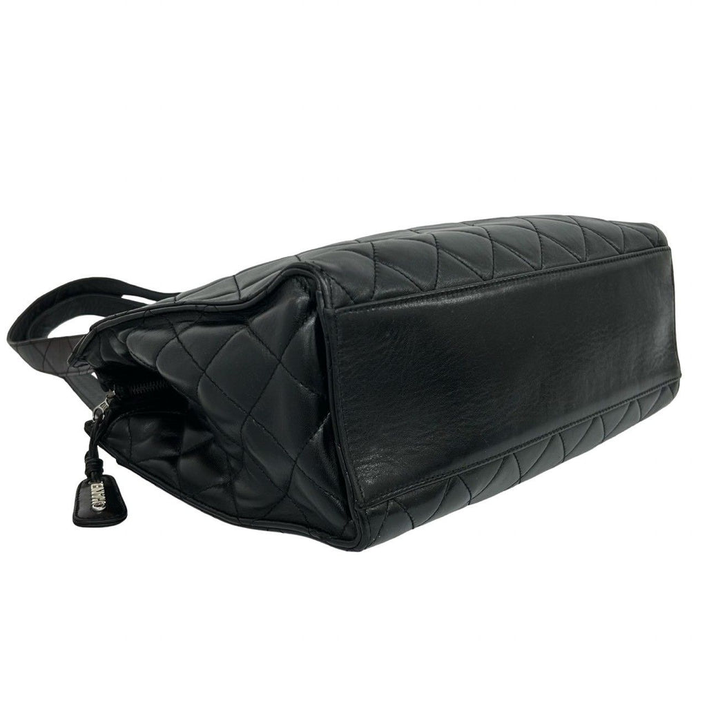 Chanel Quilted CC Logo Lambskin Shoulder Bag Tote Black — view 7
