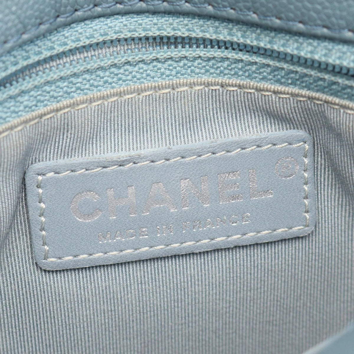 Chanel Shoulder Bag Quilted Smoki Blue Caviar Leather Chain — view 4