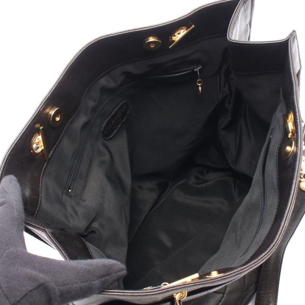 Chanel Tote Bag CC Logo Black Lambskin CC Chain — view 3