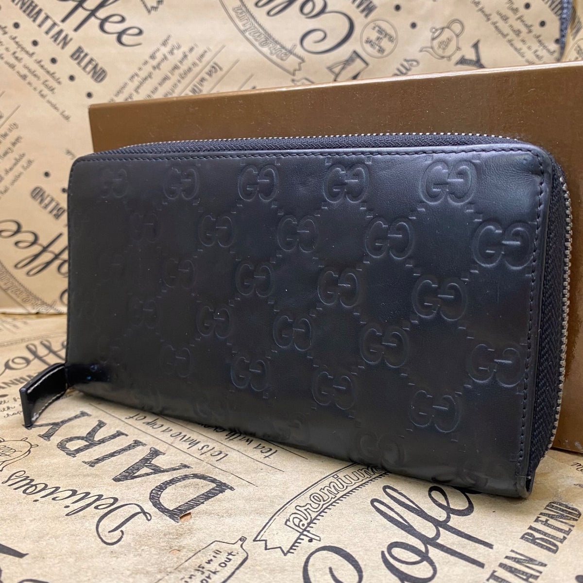 Gucci Zip Up Zip Around Wallet Embossed Black