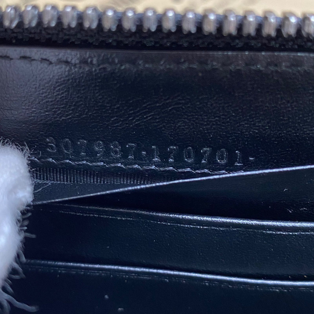 Gucci Zip Up Zip Around Wallet Embossed Black — view 6