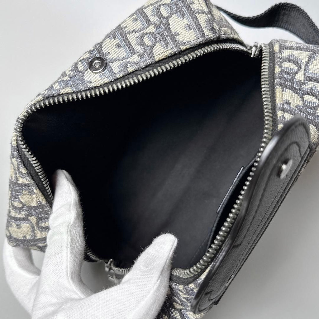 Dior Oblique Lango Clutch Bag — view 4
