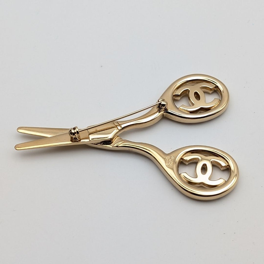 Chanel Brooch CC Logo Scissors Gold Rhinestone — view 5