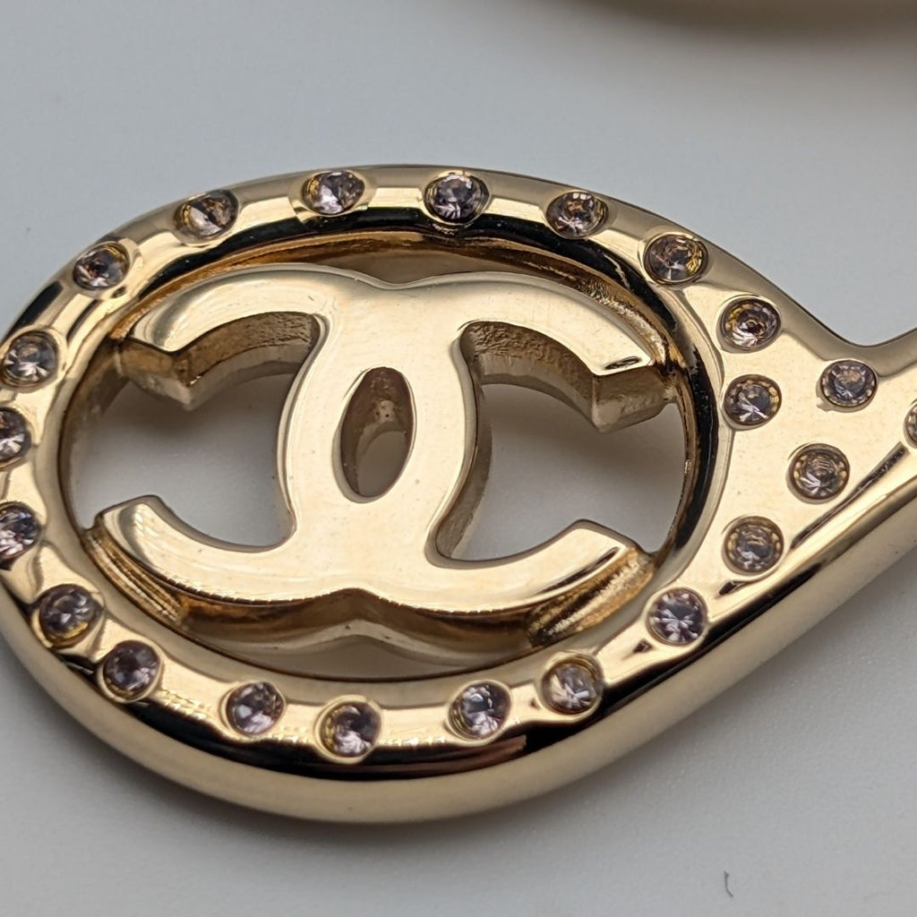 Chanel Brooch CC Logo Scissors Gold Rhinestone — view 3