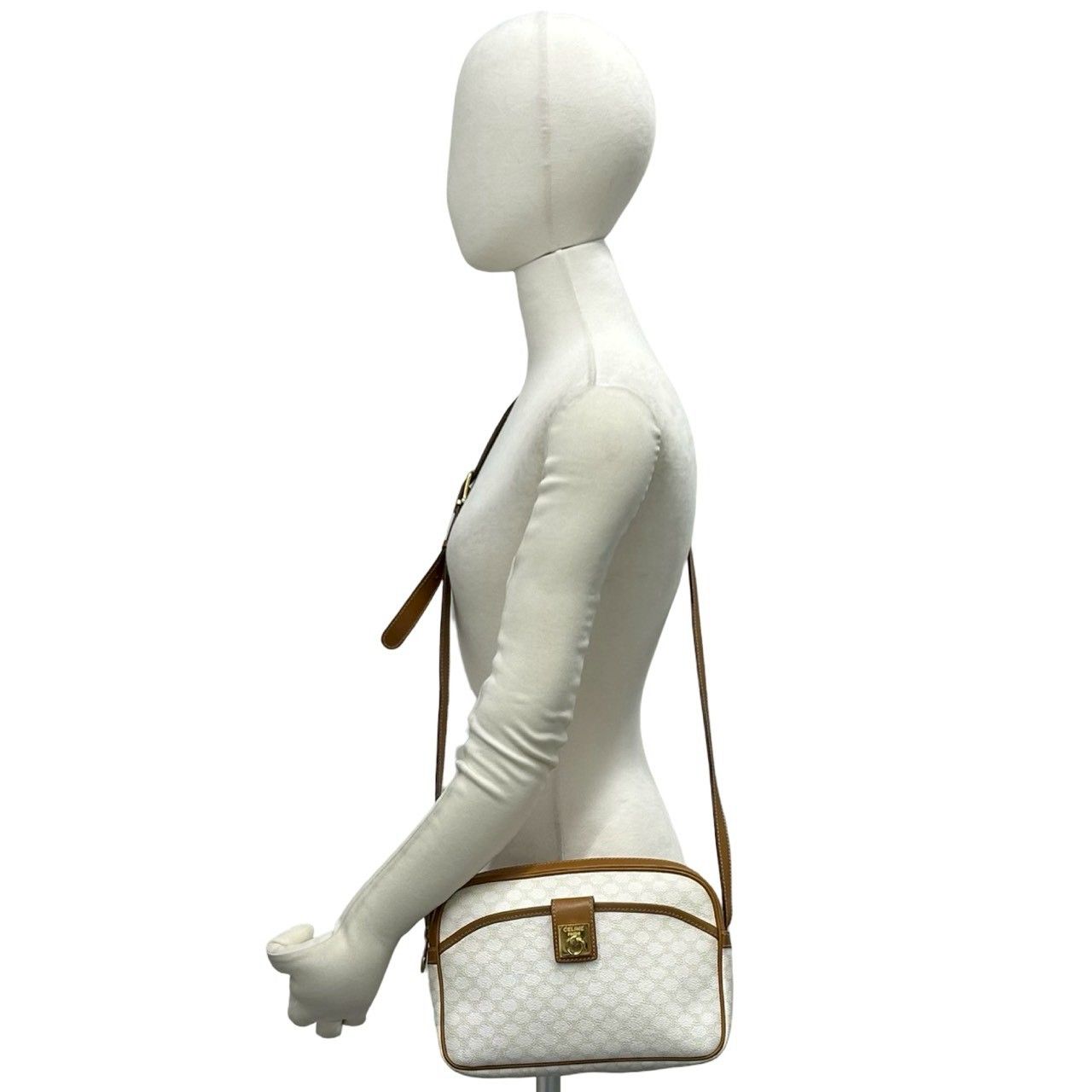Celine Vintage Logo Ring Macadam Pattern Leather Shoulder Bag Pochette White — view 2