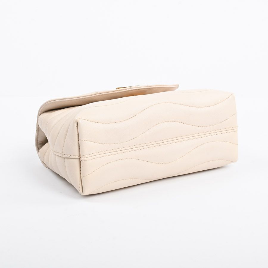 Louis Vuitton Handbag Holdomi — view 5