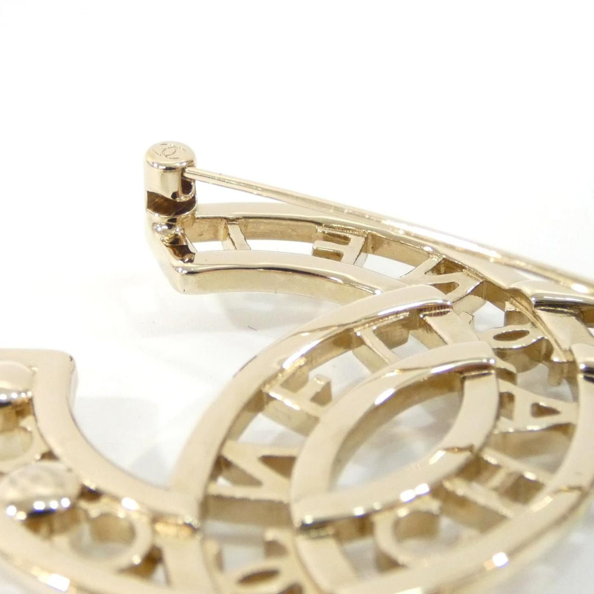 Chanel Brooch Gold — view 3
