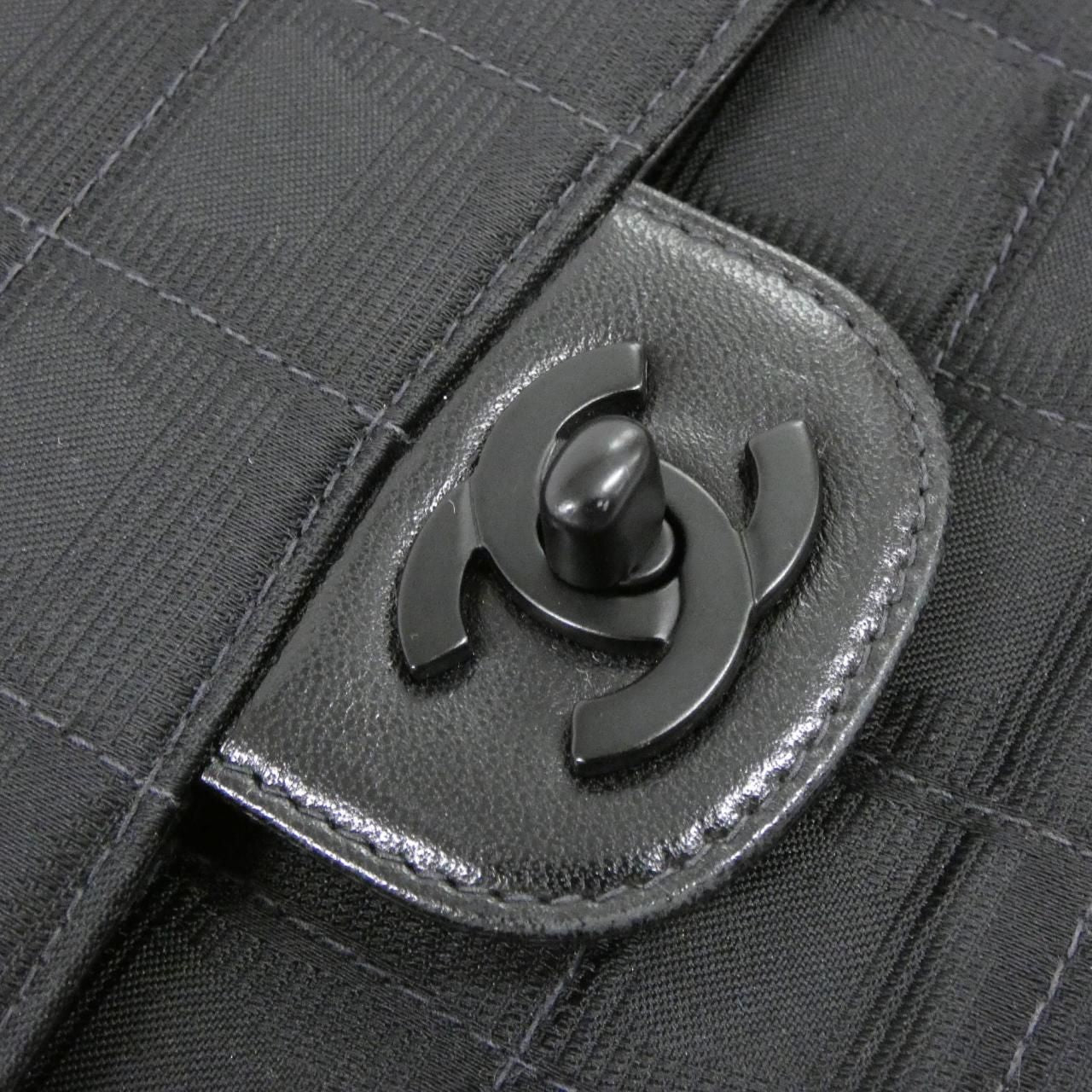 Chanel Vintage Travel Line Shoulder Bag — view 4