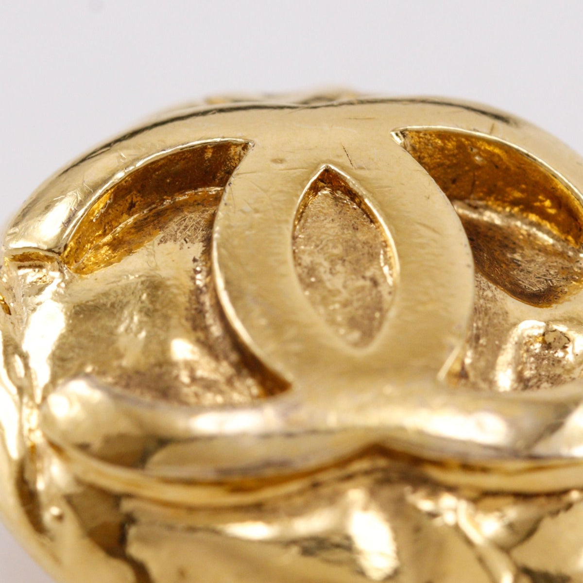 Chanel 96A CC Logo Vintage Gold Plated Earrings — view 8