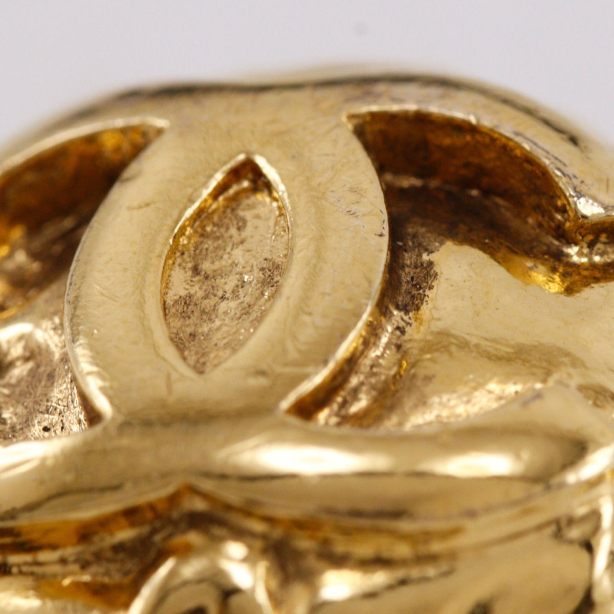 Chanel 96A CC Logo Vintage Gold Plated Earrings — view 7