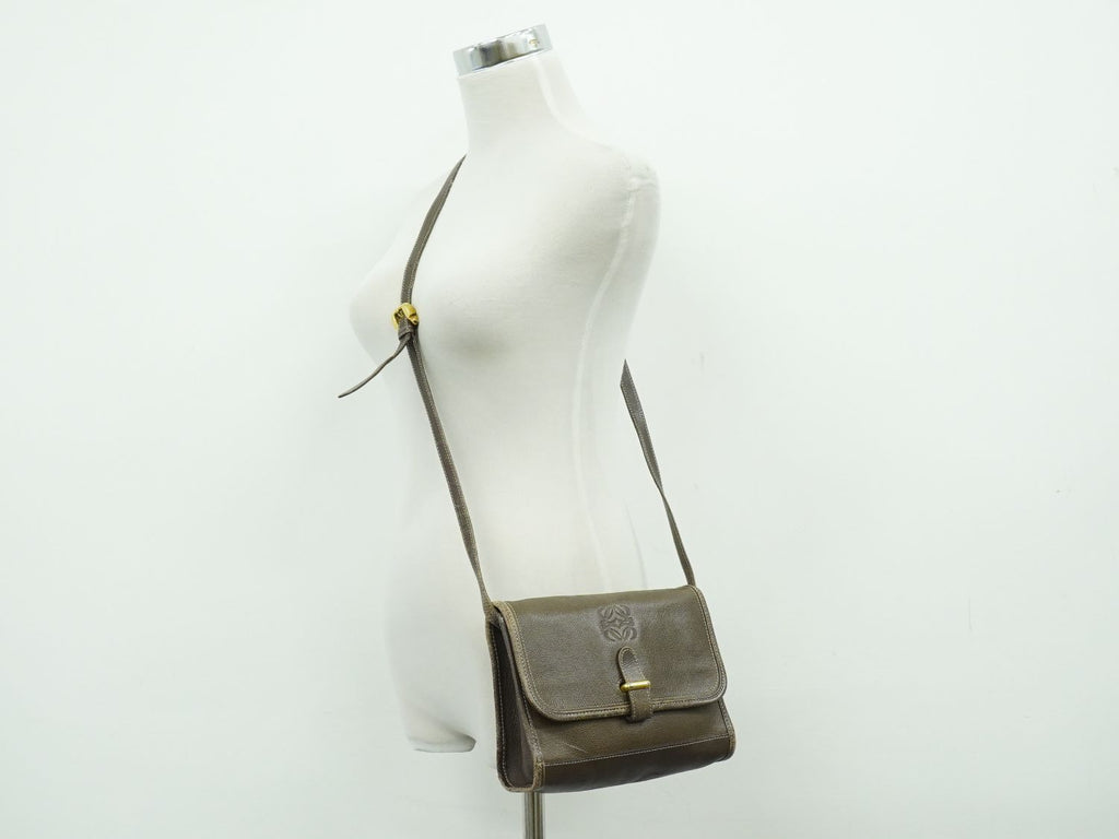 Loewe Anagram Shoulder Bag Pochette Leather Brown — view 6