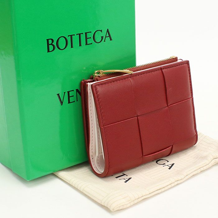 Bottega Veneta Maxi Intrecciato Bifold Wallet Lambskin