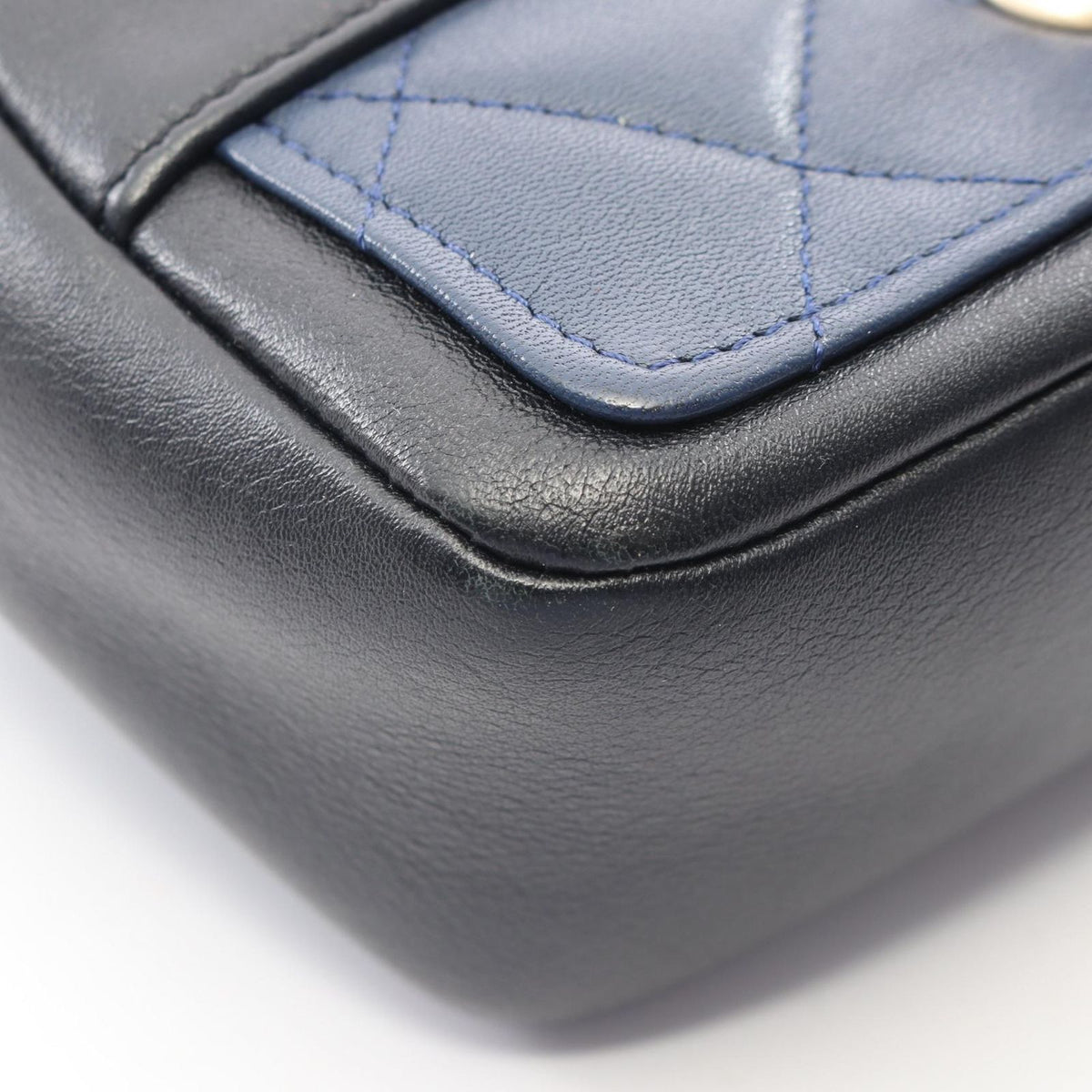 Chanel Shoulder Bag Mini Quilted Navy Blue Lambskin Mini Chain — view 7