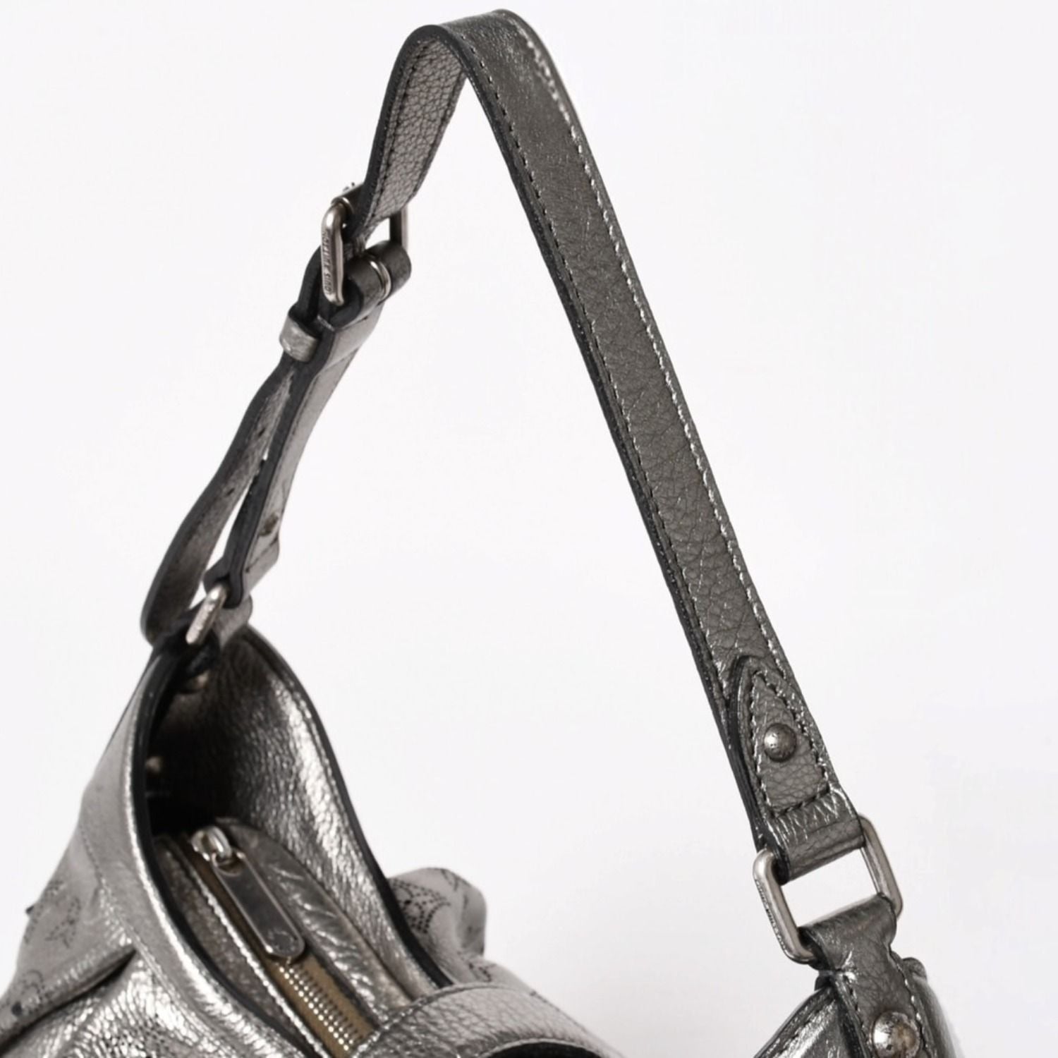 Louis Vuitton Mahina XS Shoulder Bag Argent Metallic Silver — view 5