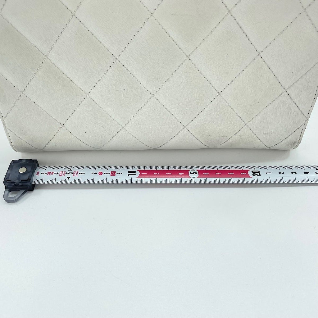 Chanel Handbag Quilted White — view 3