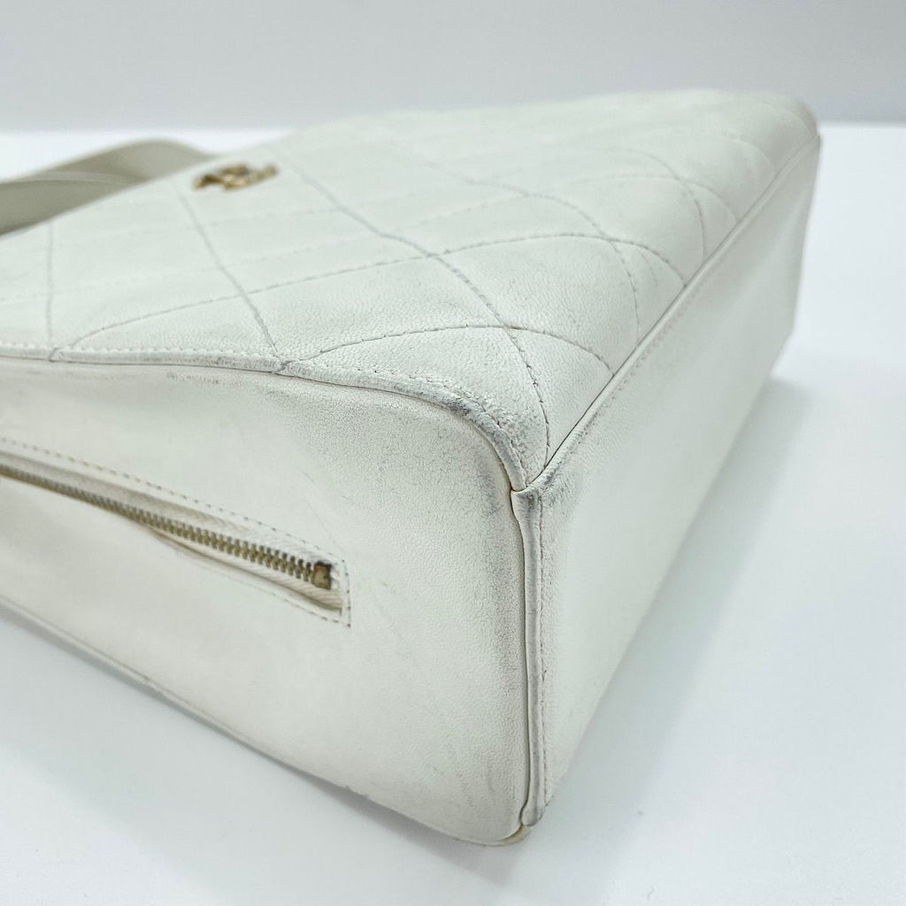 Chanel Handbag Quilted White — view 7