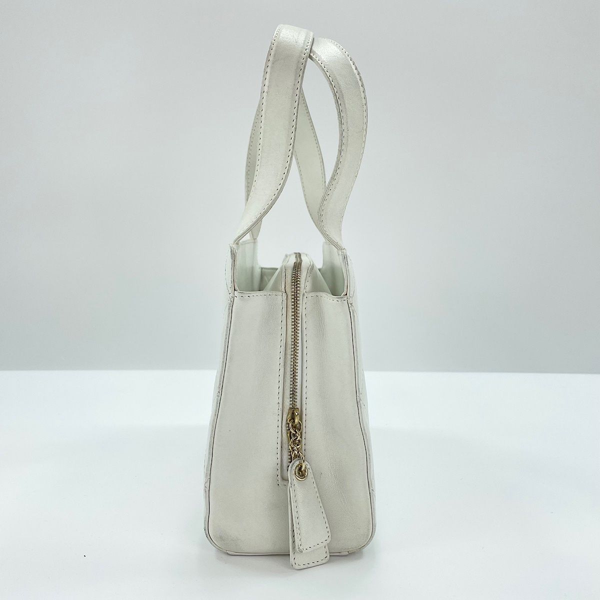 Chanel Handbag Quilted White — view 4