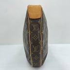 Louis Vuitton Shoulder Bag Croissant GM — view 6