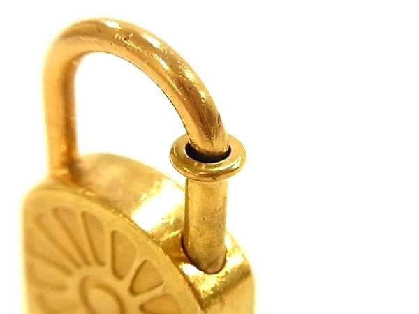 Hermes le Soleil Taiyo Limited Cadena Padlock Charm Pendant Gold — view 3