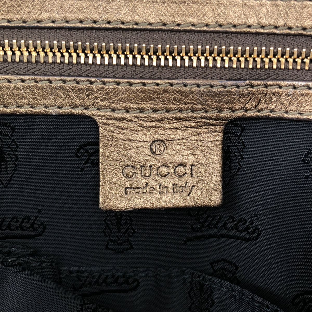 Gucci Hysteria Leather Metallic Emblem Clutch Gold — view 4