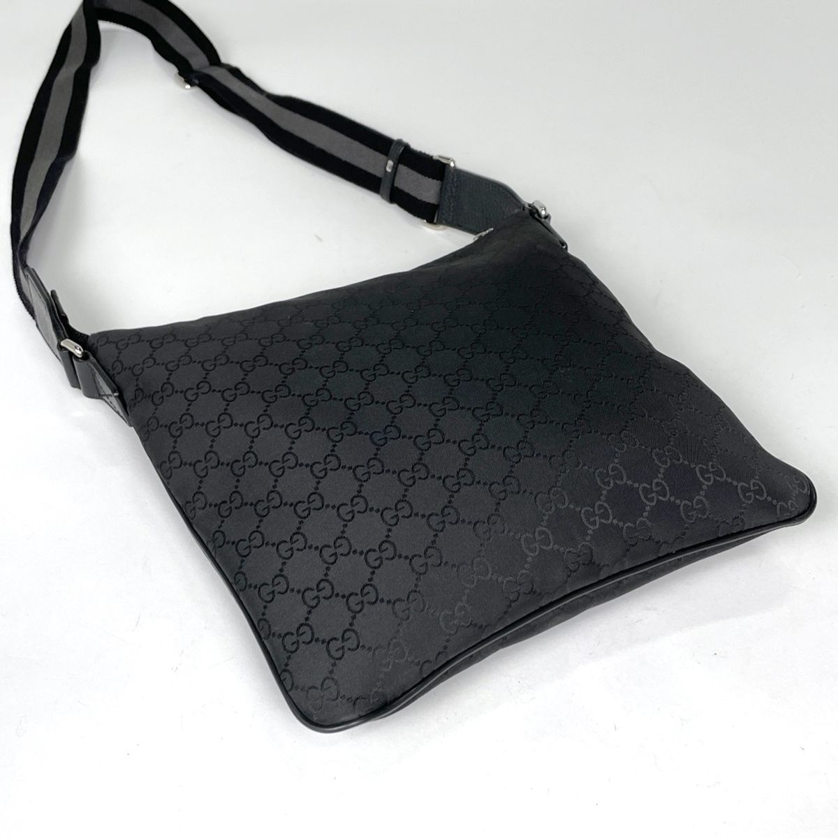 Gucci Shoulder Bag GG Pattern Nylon Black — view 2