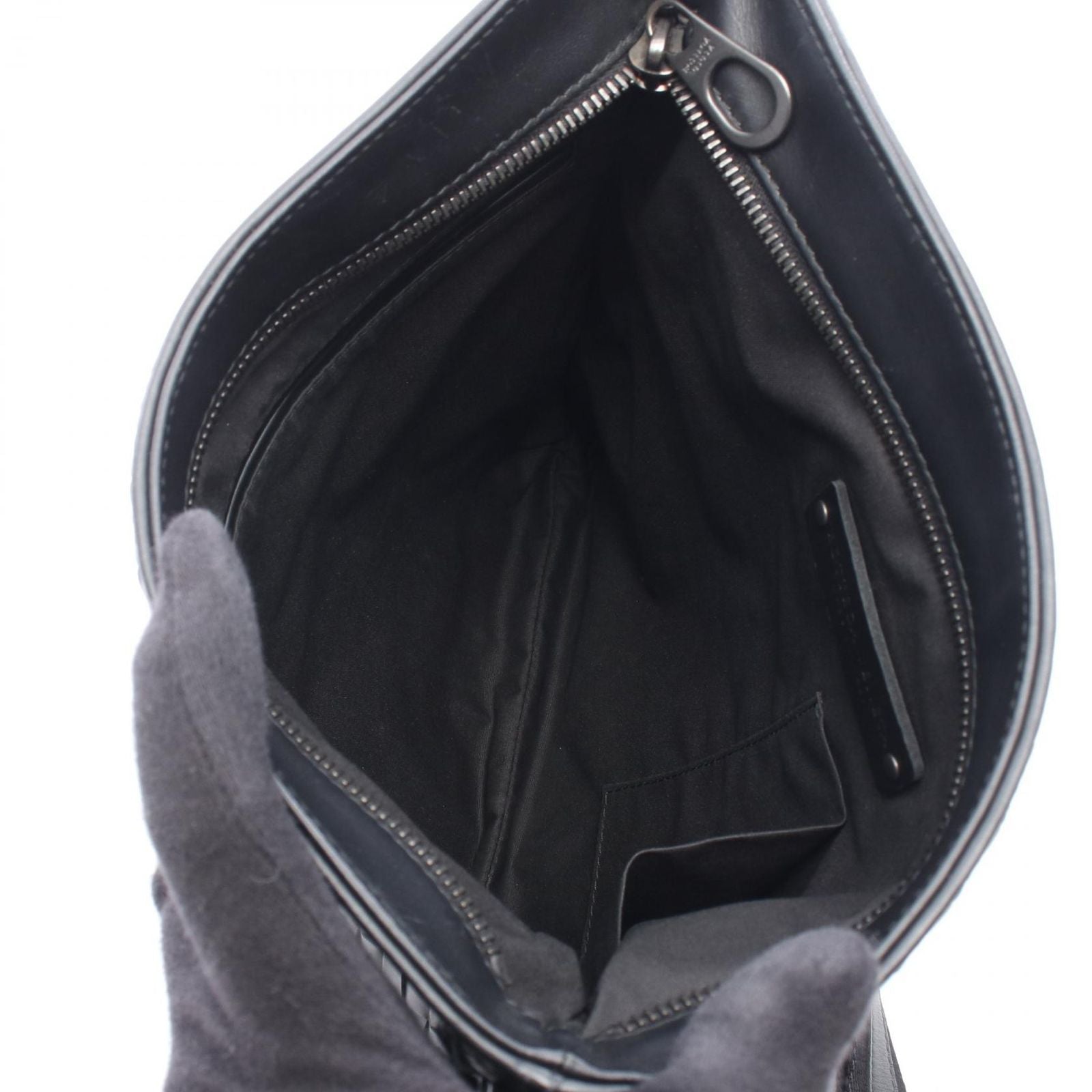 Bottega Veneta Shoulder Bag Intrecciato Black Leather — view 3