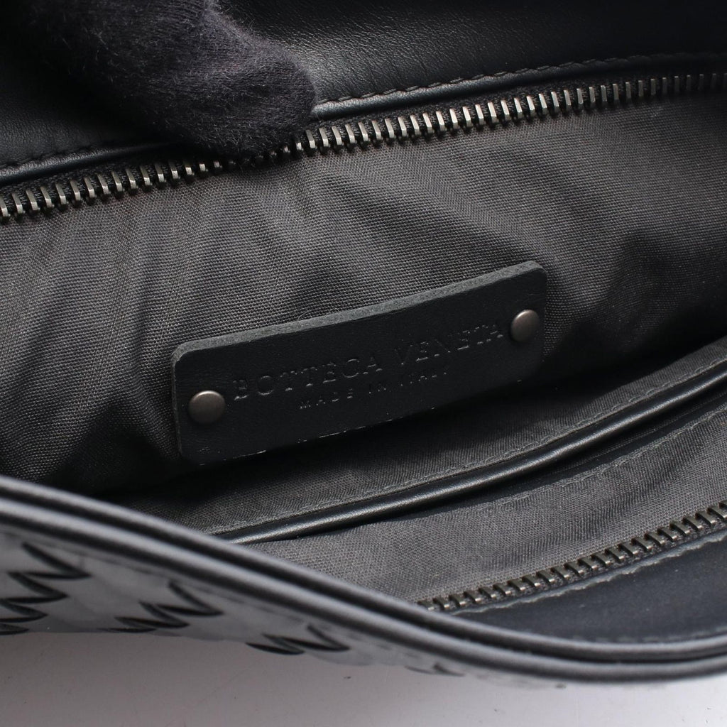 Bottega Veneta Shoulder Bag Intrecciato Black Leather — view 4