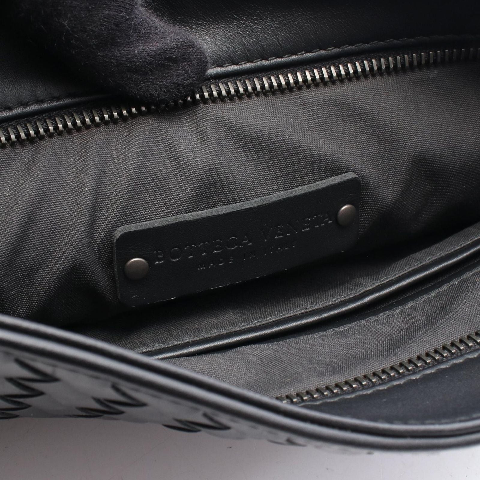 Bottega Veneta Shoulder Bag Intrecciato Black Leather — view 4