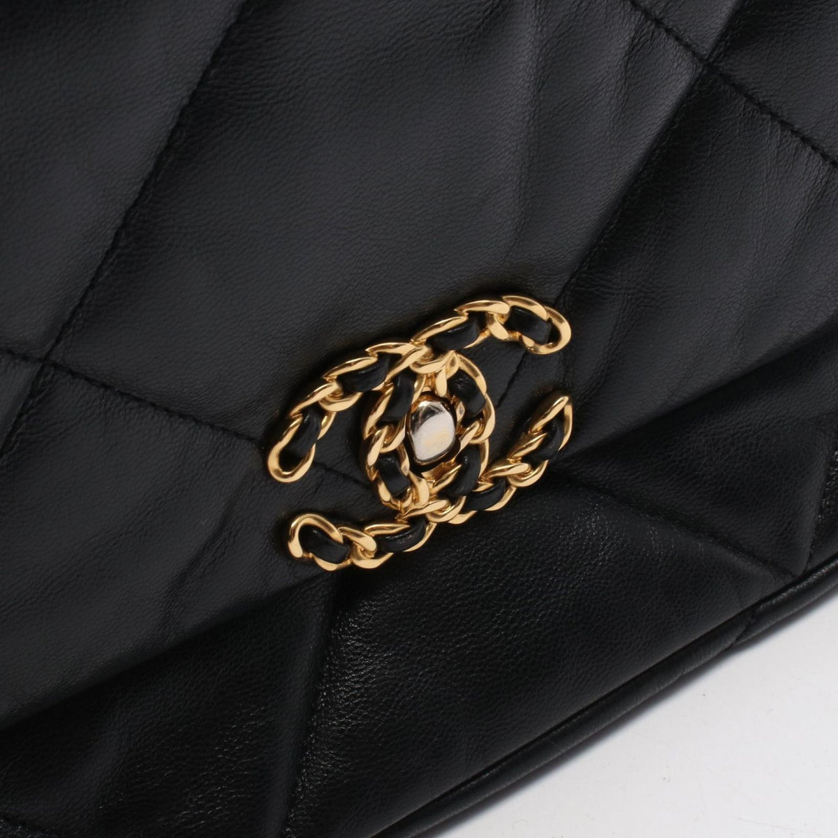 Chanel Shoulder Bag 19 Dizeneuf Quilted 2-Way Black Leather 19 Chain — view 7