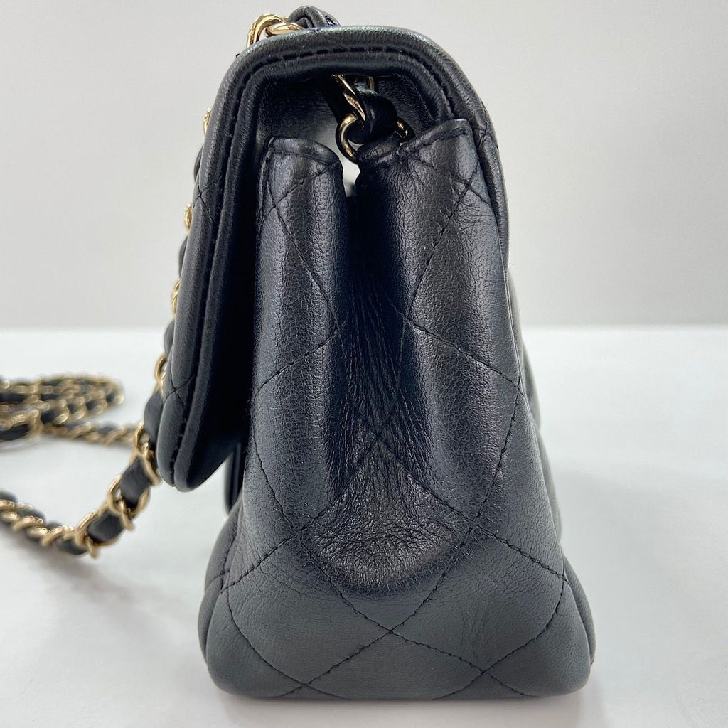 Chanel Shoulder Bag Quilted — view 5