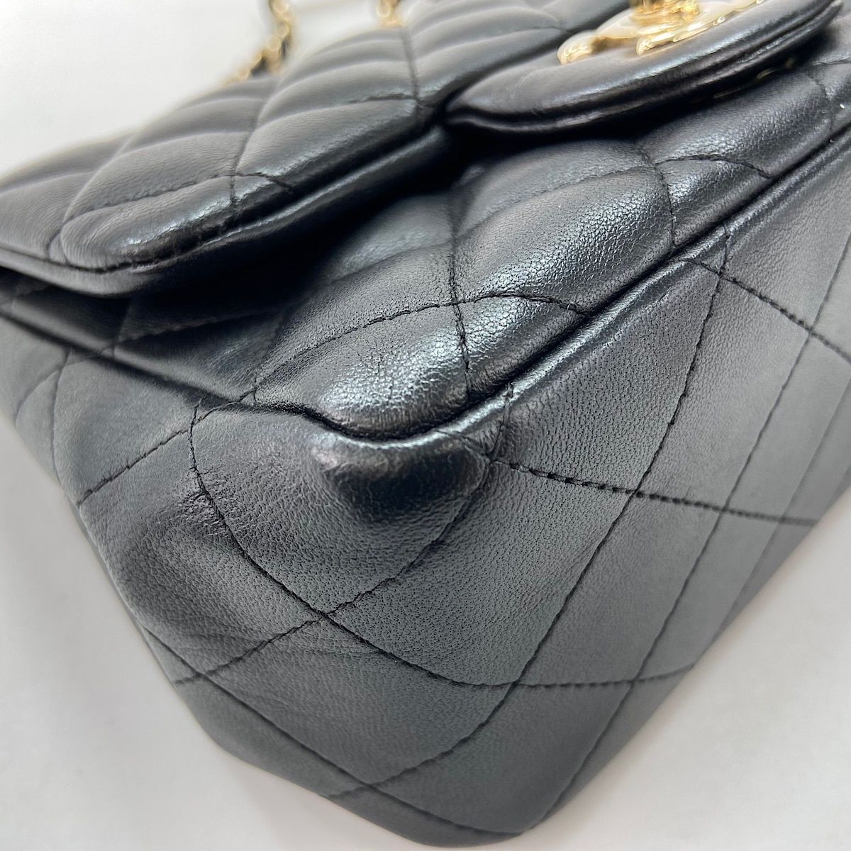 Chanel Shoulder Bag Quilted — view 8