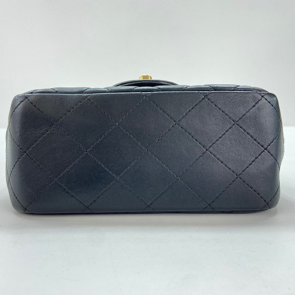 Chanel Shoulder Bag Quilted — view 7