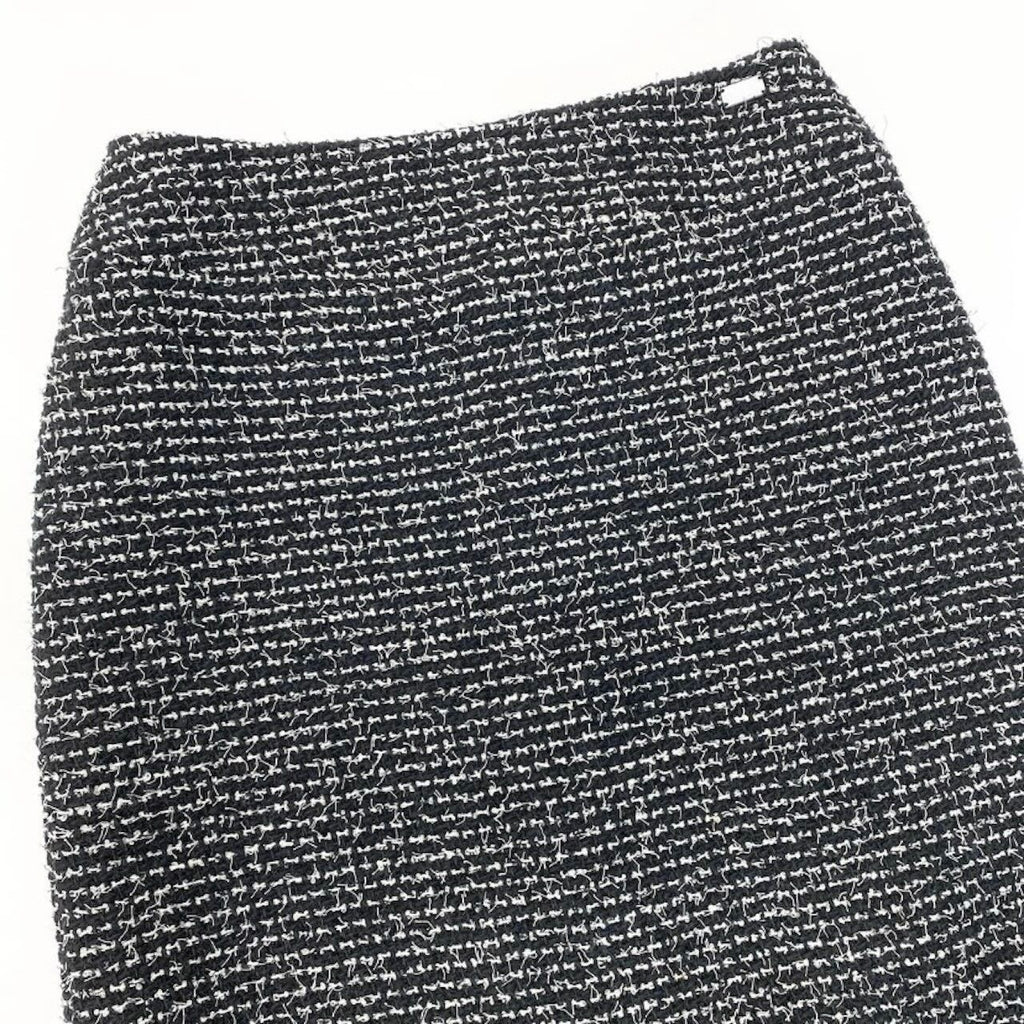 Chanel Vintage Tweed Skirt Knee Length Logo Plate White Wool — view 4