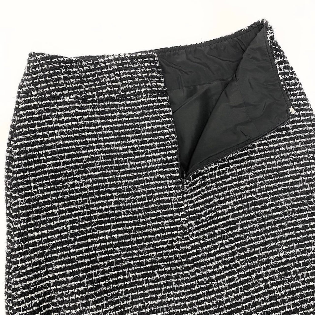 Chanel Vintage Tweed Skirt Knee Length Logo Plate White Wool — view 5