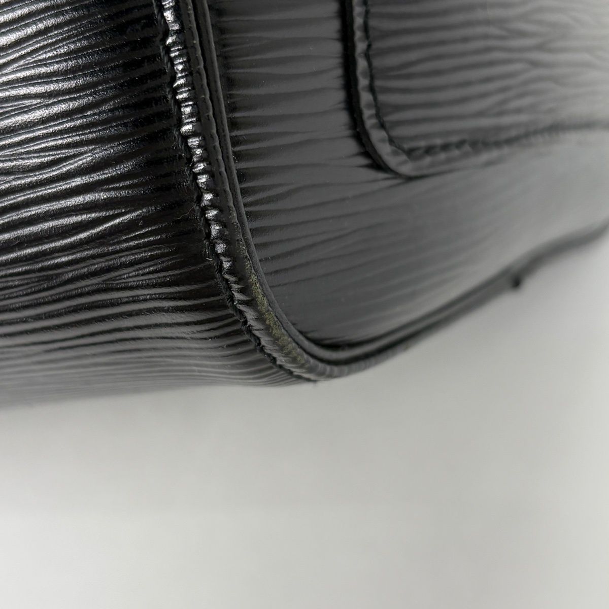 Louis Vuitton Keepall 50 Boston Bag Epi Noir — view 3