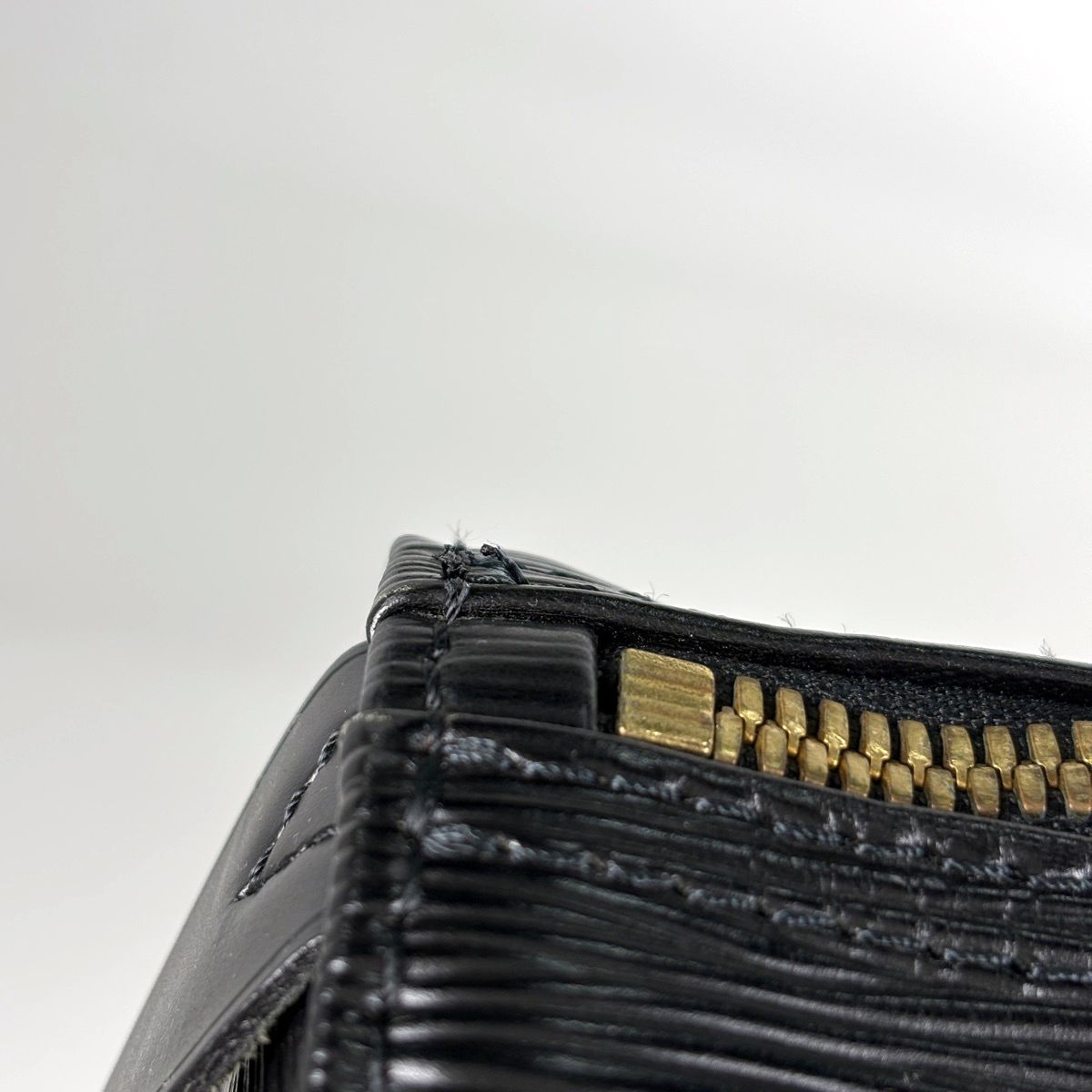 Louis Vuitton Keepall 50 Boston Bag Epi Noir — view 5