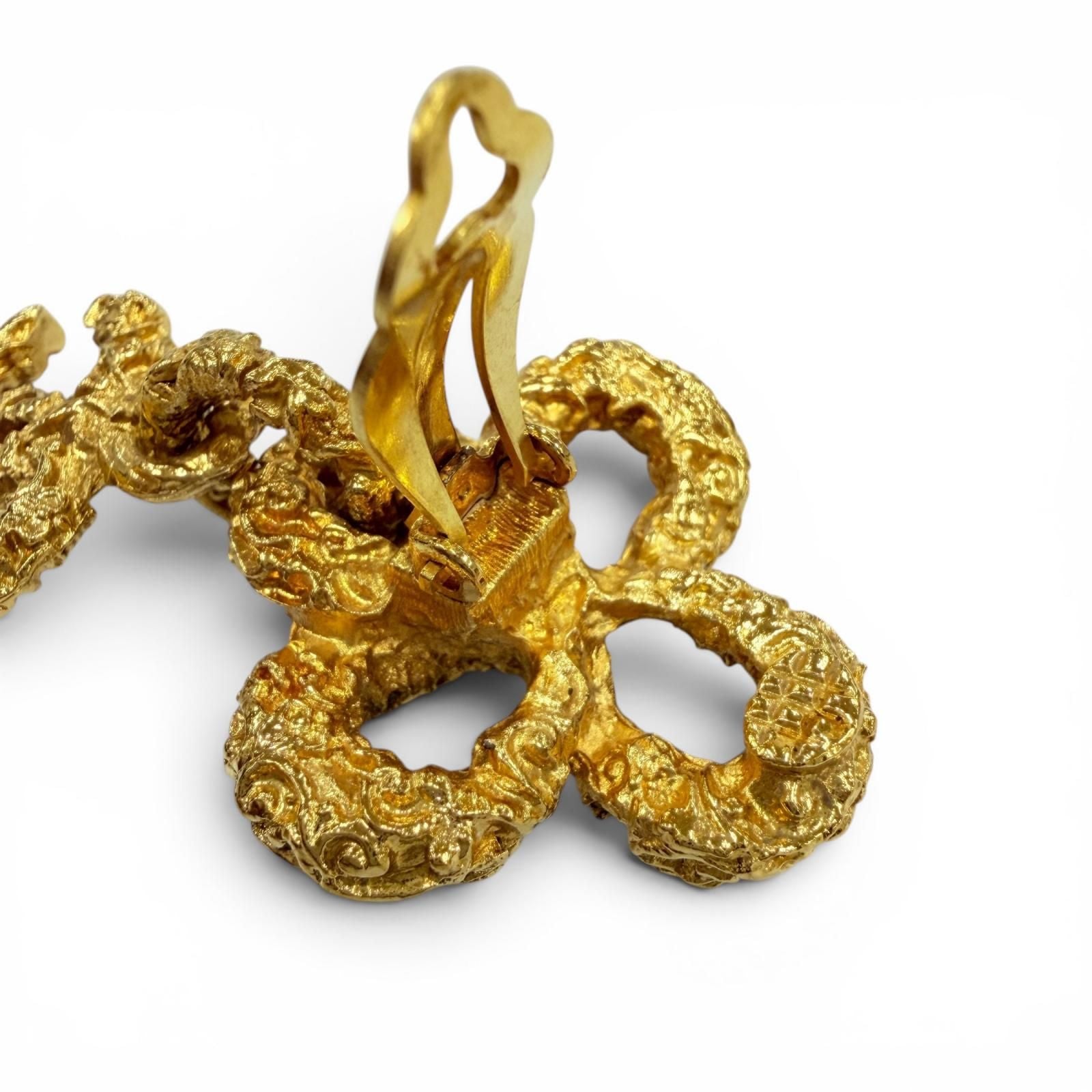 Chanel Vintage Metal Lava Flower CC Logo Swing Earrings Gold — view 6