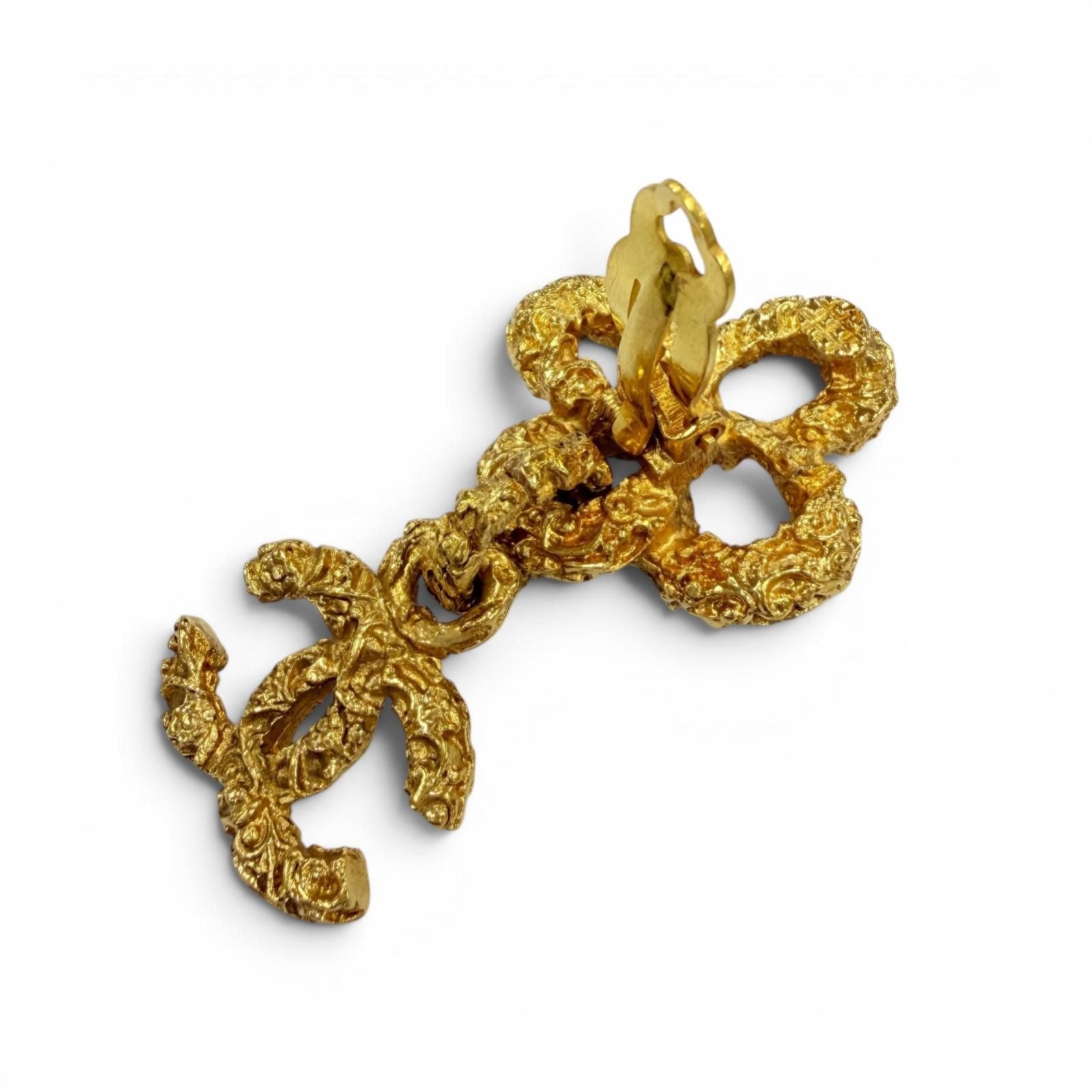 Chanel Vintage Metal Lava Flower CC Logo Swing Earrings Gold — view 5