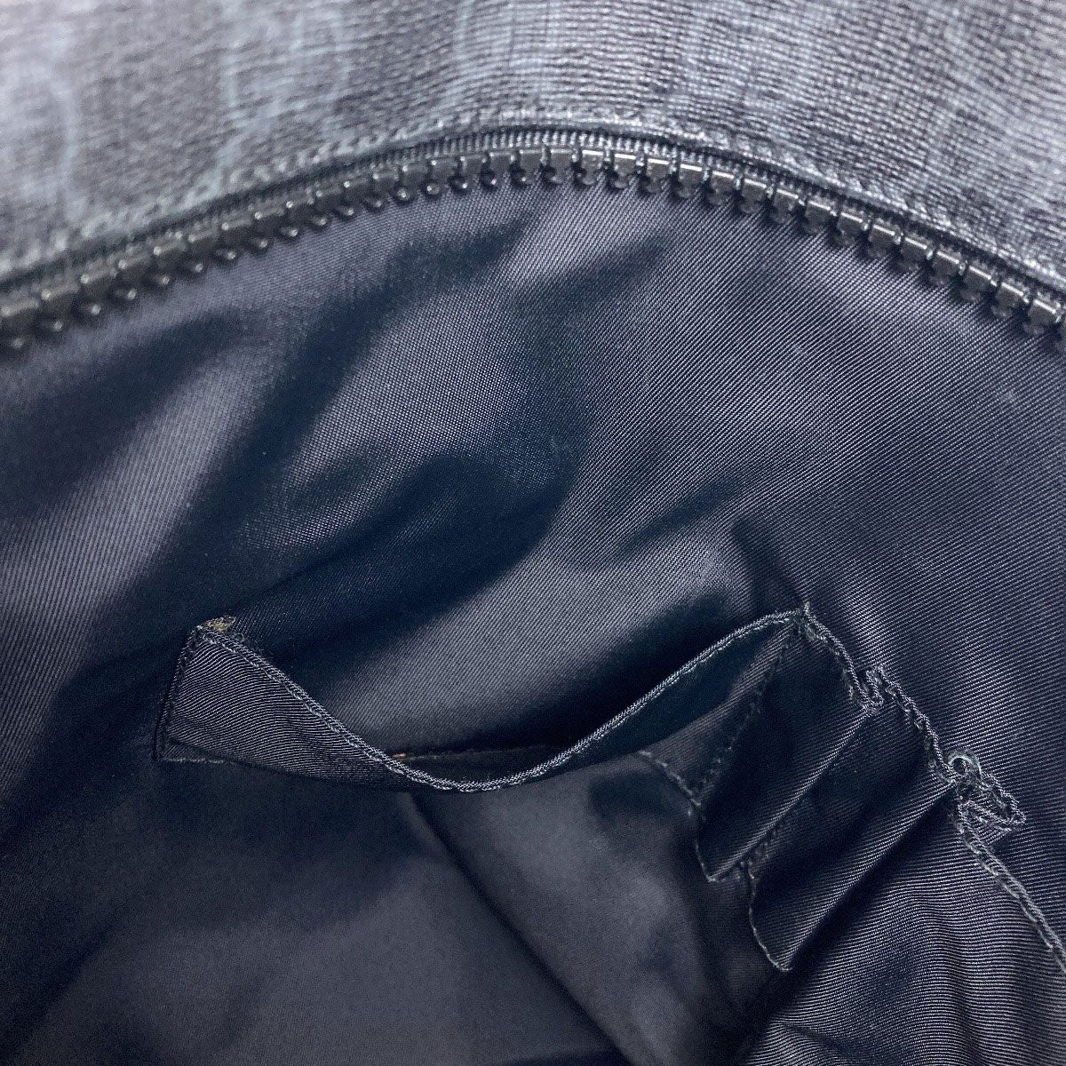 Gucci GG Supreme 2-Way Tote Bag — view 8