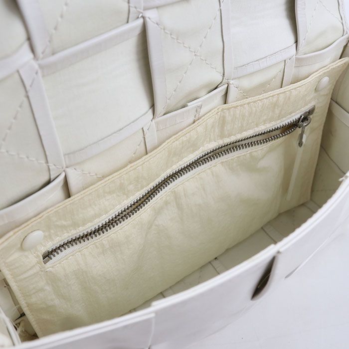 Bottega Veneta Cassette Shoulder Bag Calf — view 4