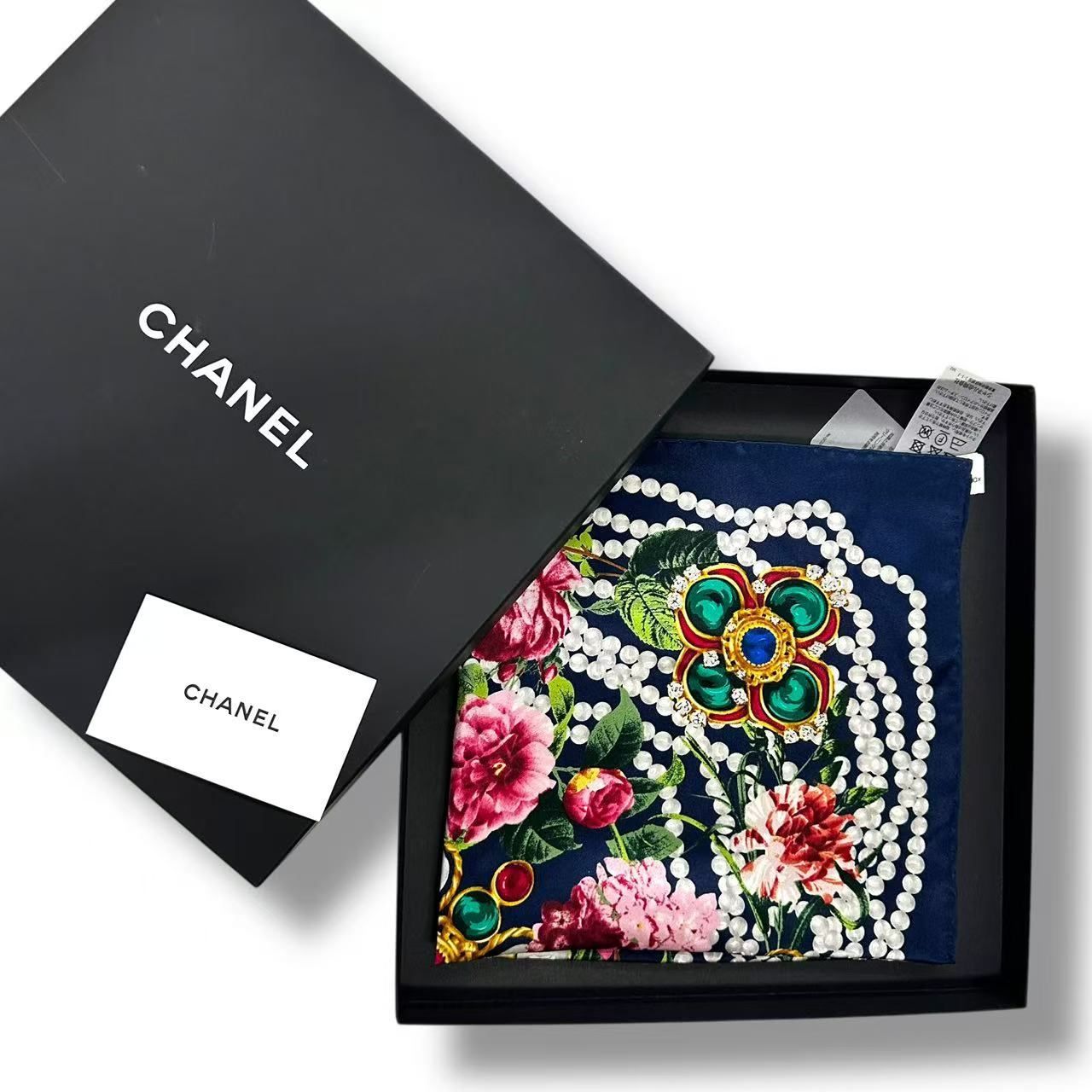 Chanel Scarf Cruise Silk Flower & Pearl Logo Black — view 2