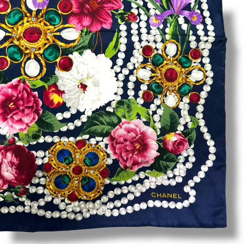 Chanel Scarf Cruise Silk Flower & Pearl Logo Black — view 5