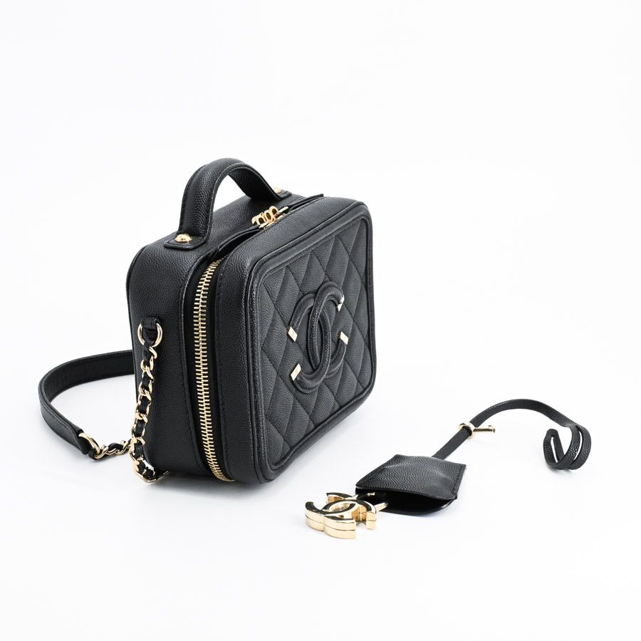 Chanel Shoulder Bag CC Filigree Small Vanity — view 2