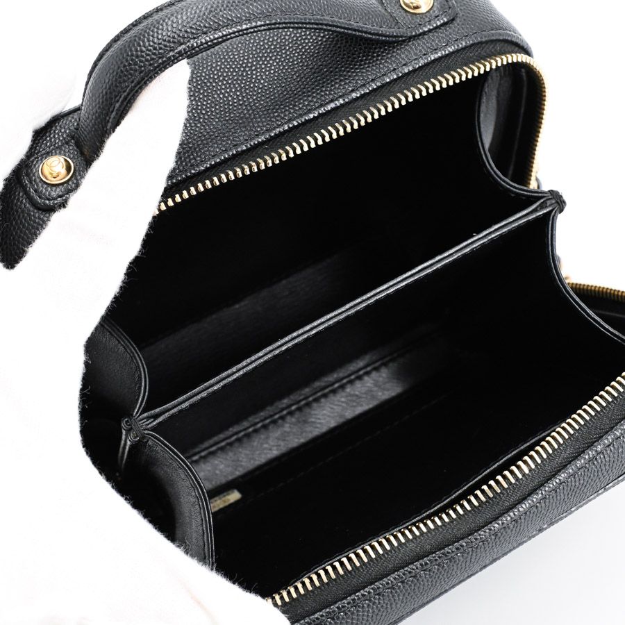 Chanel Shoulder Bag CC Filigree Small Vanity — view 4