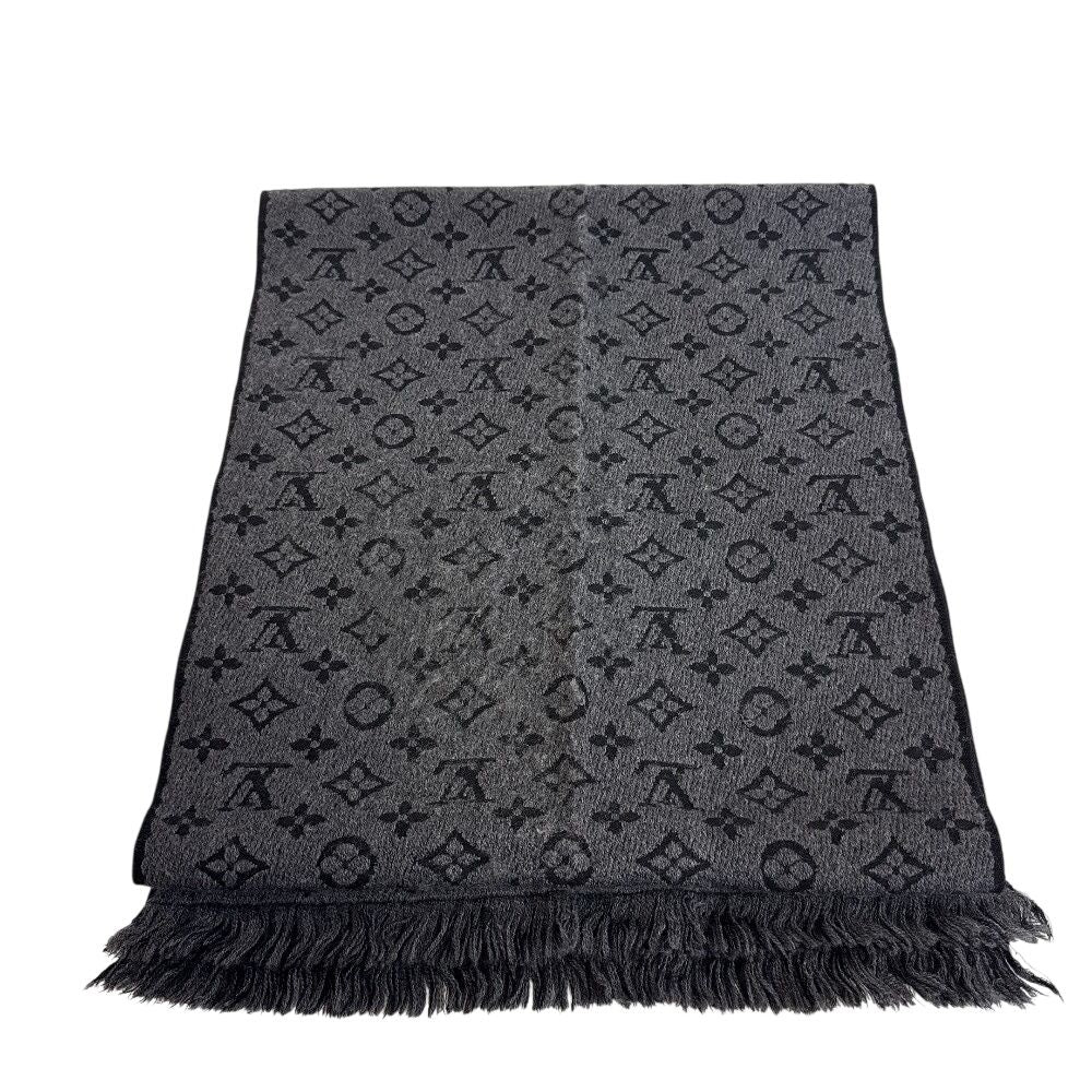 Louis Vuitton Echarpe Monogram Classic Scarf — view 2